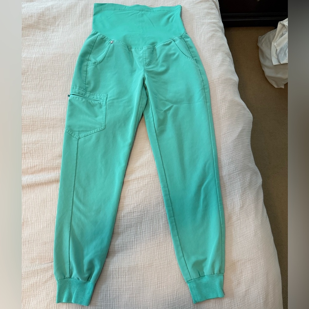 Figs maternity scrub pants